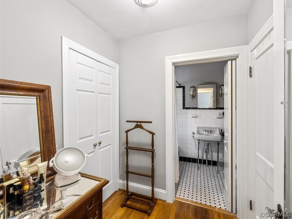 4610 Butte Road Richmond, VA 23235 - Photo 19 of 48 a room with table closet and mirror