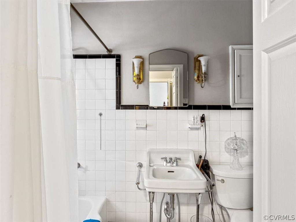 4610 Butte Road Richmond, VA 23235 - Photo 20 of 48 a bathroom with a sink and a mirror