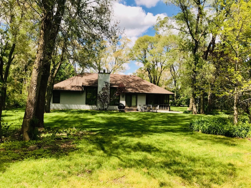265 Grandin Road Morris, IL 60450 - Photo 29 of 29 a front view of a house with a garden