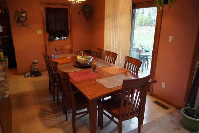 265 Grandin Road Morris, IL 60450 - Photo 8 of 29 a view of a dining room with furniture and window