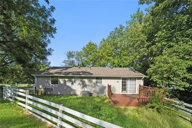 $205,000 | 3801 Northeast Antioch Road, Kansas City, MO 64117