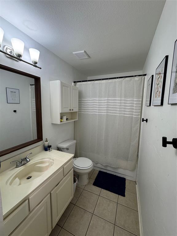 417 Moonlight Way Irving, TX 75063 - Photo 25 of 31 a bathroom with a sink toilet and shower