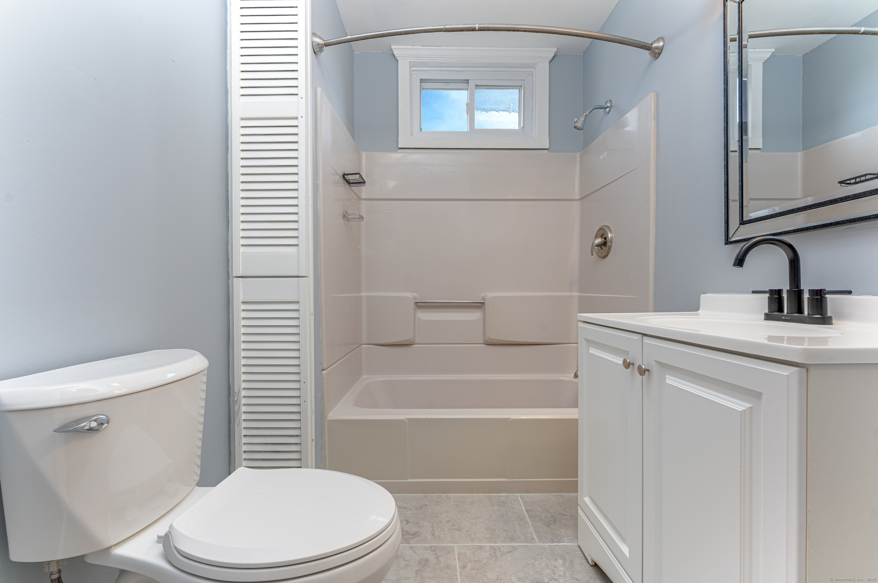 100 Ridgefield Avenue Waterbury, CT 06705 - Photo 24 of 35 a bathroom with a toilet a sink and bathtub