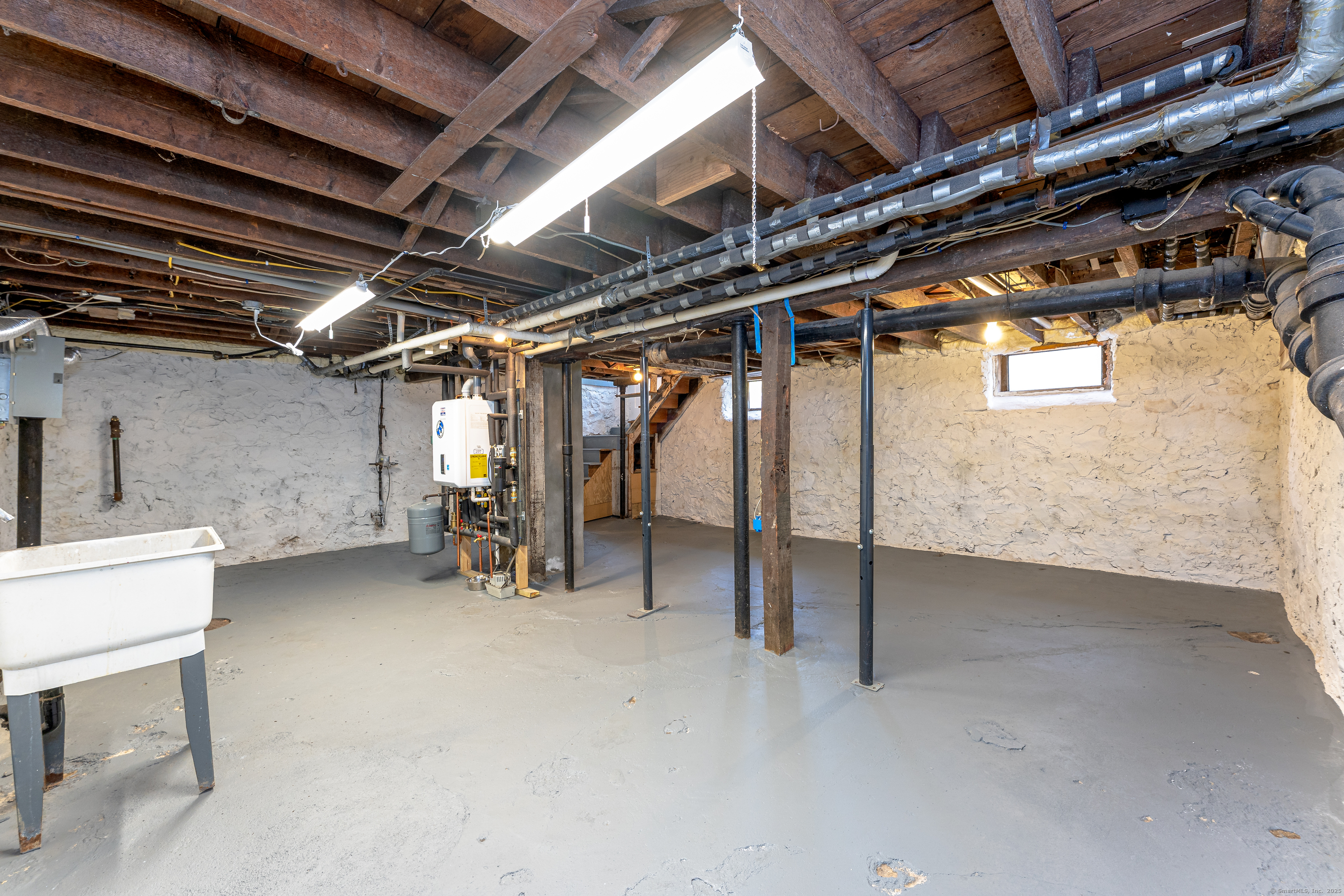 100 Ridgefield Avenue Waterbury, CT 06705 - Photo 30 of 35 a view of empty room with wooden walls