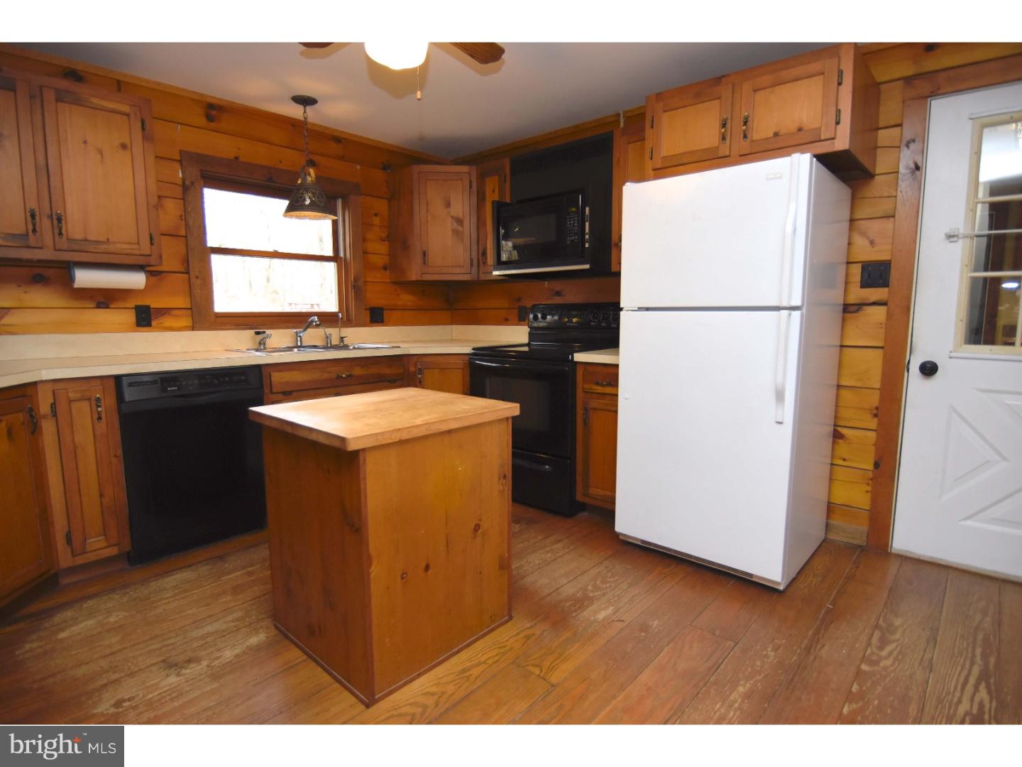 81 Overlook Road Morgantown, PA 19543 - Photo 9 of 25 Kitchen