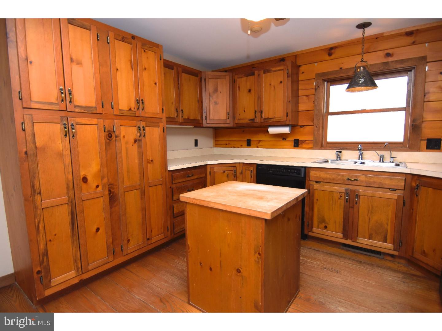 81 Overlook Road Morgantown, PA 19543 - Photo 10 of 25 Kitchen