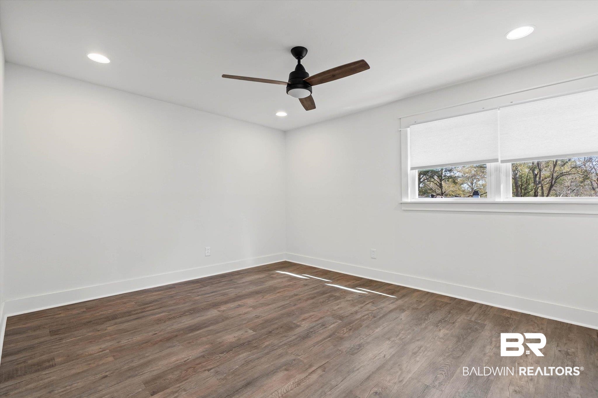 3933 Radnor Avenue Mobile, AL 36608 - Photo 18 of 36 Upstairs Bedroom - dark wood finished floors, recessed lighting, and a ceiling fan.
