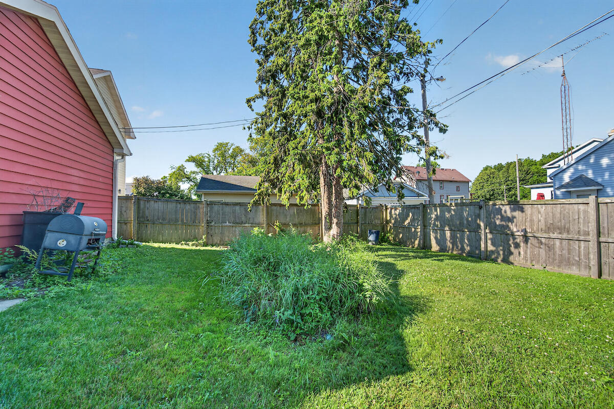 1302 Franklin Street Racine, WI 53403 - Photo 21 of 31 Backyard