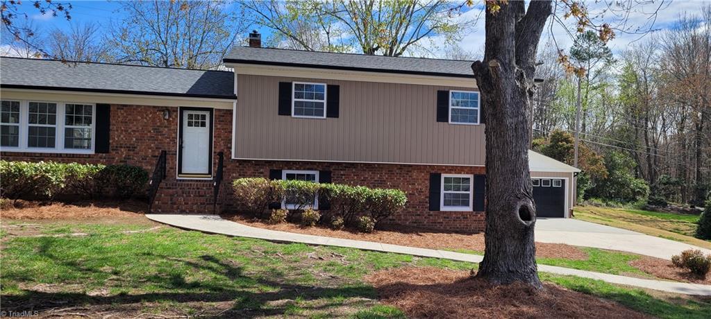 998 Nottingham Road High Point, NC 27262 - Photo 2 of 37 Gallery Image 2