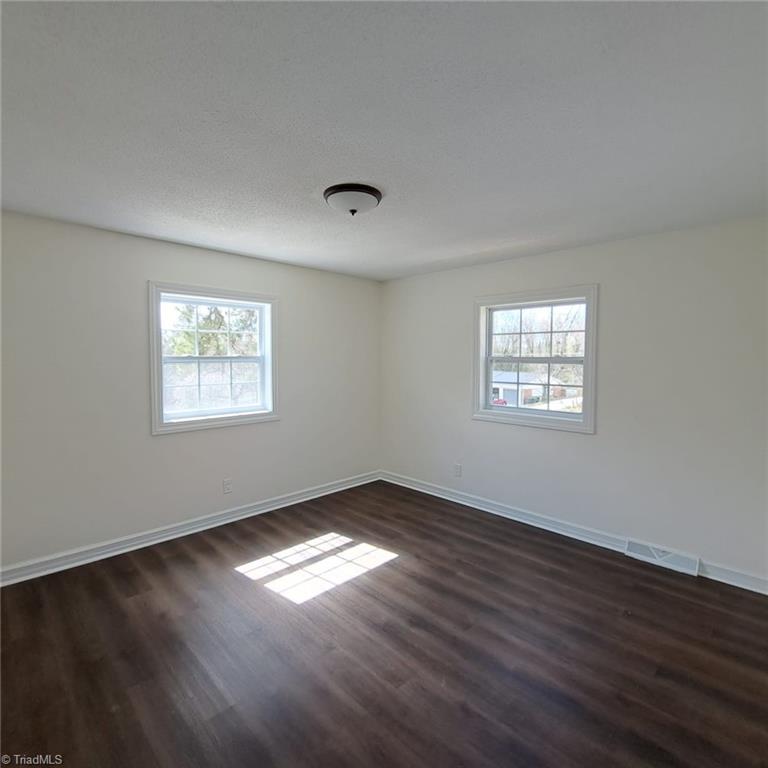 998 Nottingham Road High Point, NC 27262 - Photo 24 of 37 Gallery Image 24