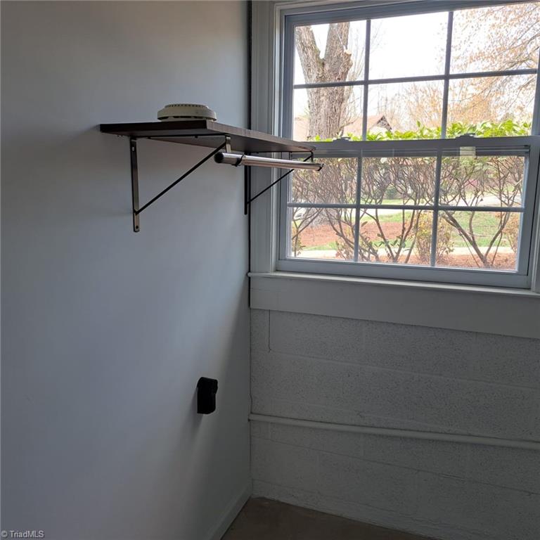 998 Nottingham Road High Point, NC 27262 - Photo 29 of 37 laundry has a window with street view