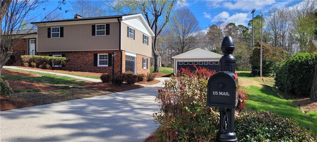 998 Nottingham Road High Point, NC 27262 - Photo 3 of 37 Gallery Image 3