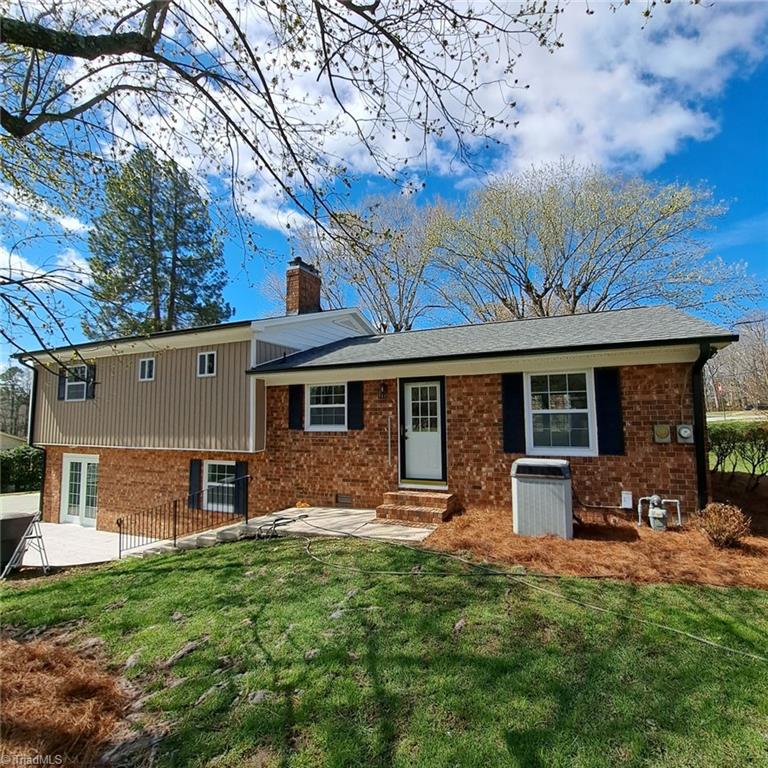998 Nottingham Road High Point, NC 27262 - Photo 5 of 37 Gallery Image 5