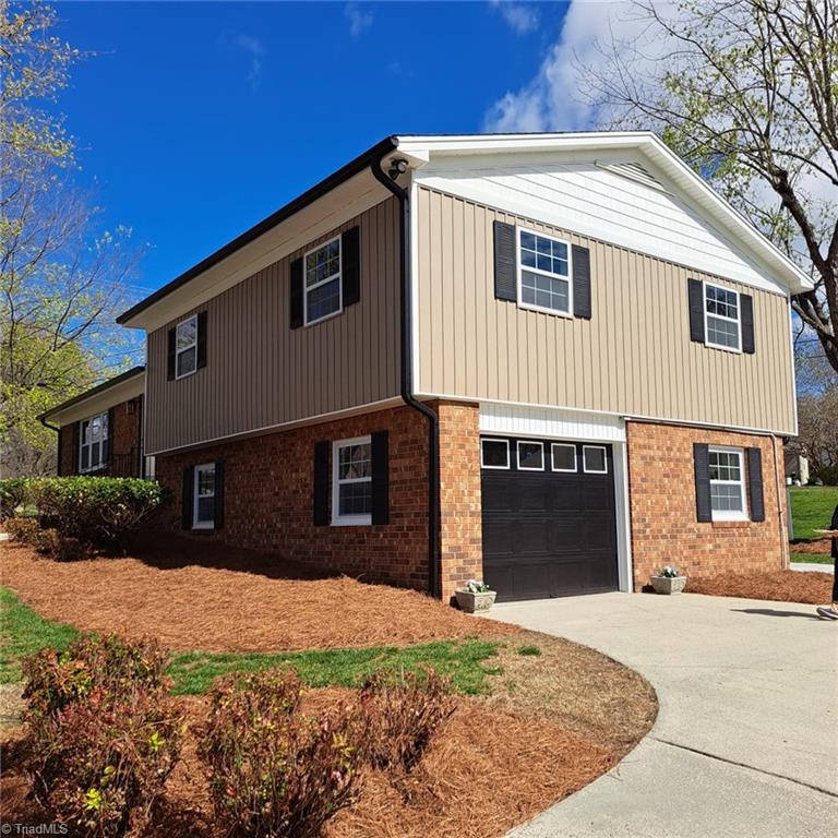 998 Nottingham Road High Point, NC 27262 - Photo 6 of 37 Gallery Image 6