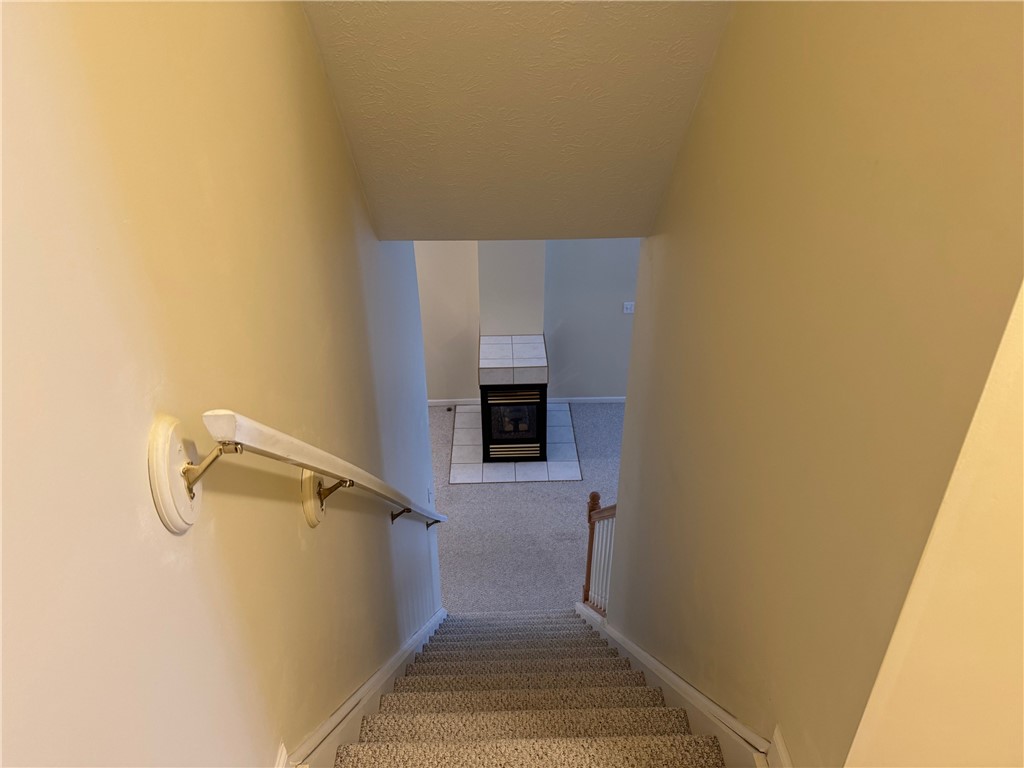 7 Eagle Pine Way Henrietta, NY 14623 - Photo 13 of 25 2nd floor stairway
