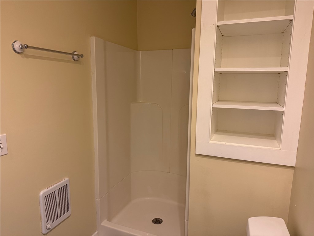 7 Eagle Pine Way Henrietta, NY 14623 - Photo 16 of 25 2nd floor Bathroom