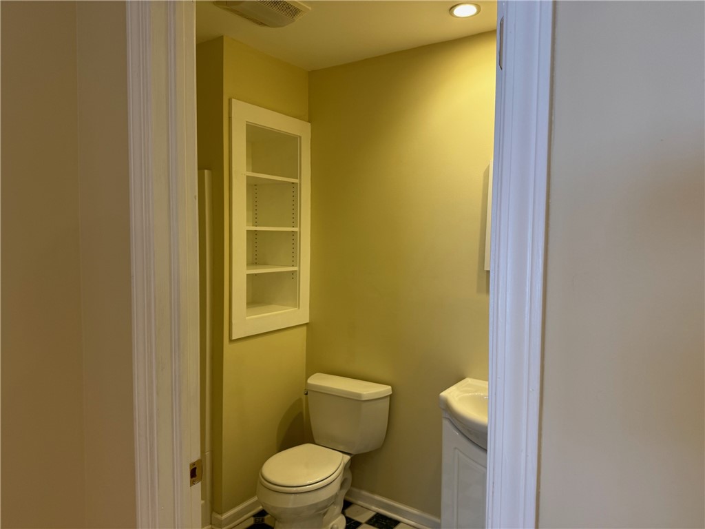 7 Eagle Pine Way Henrietta, NY 14623 - Photo 17 of 25 2nd floor bathroom