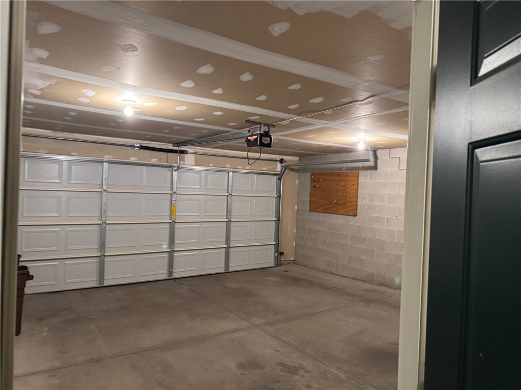 7 Eagle Pine Way Henrietta, NY 14623 - Photo 24 of 25 Garage