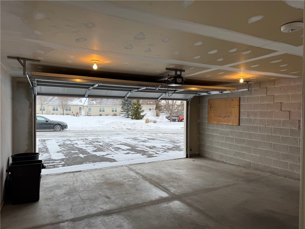 7 Eagle Pine Way Henrietta, NY 14623 - Photo 25 of 25 Garage