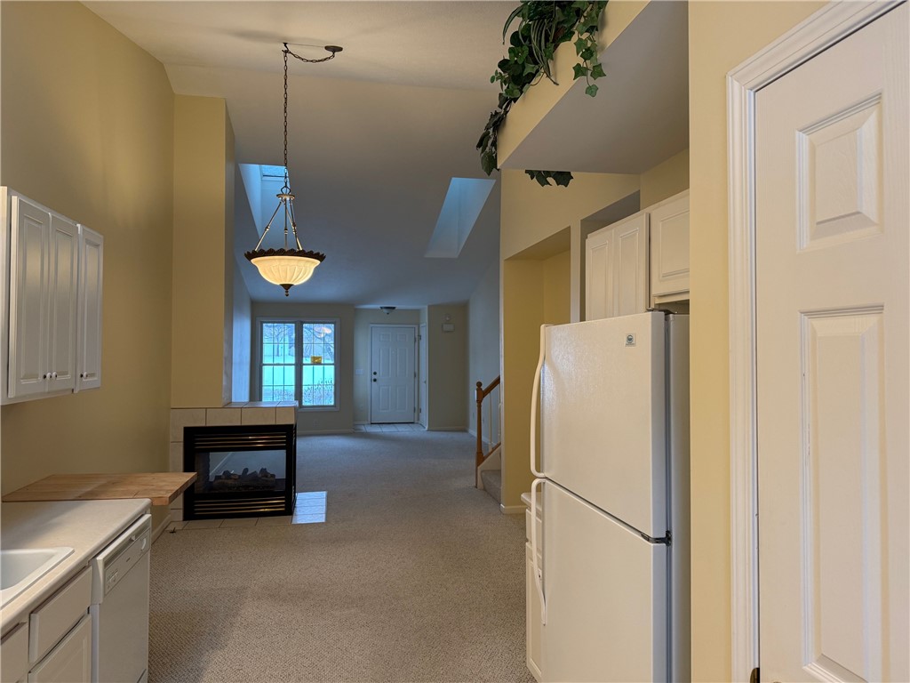 7 Eagle Pine Way Henrietta, NY 14623 - Photo 4 of 25 Kitchen to entry