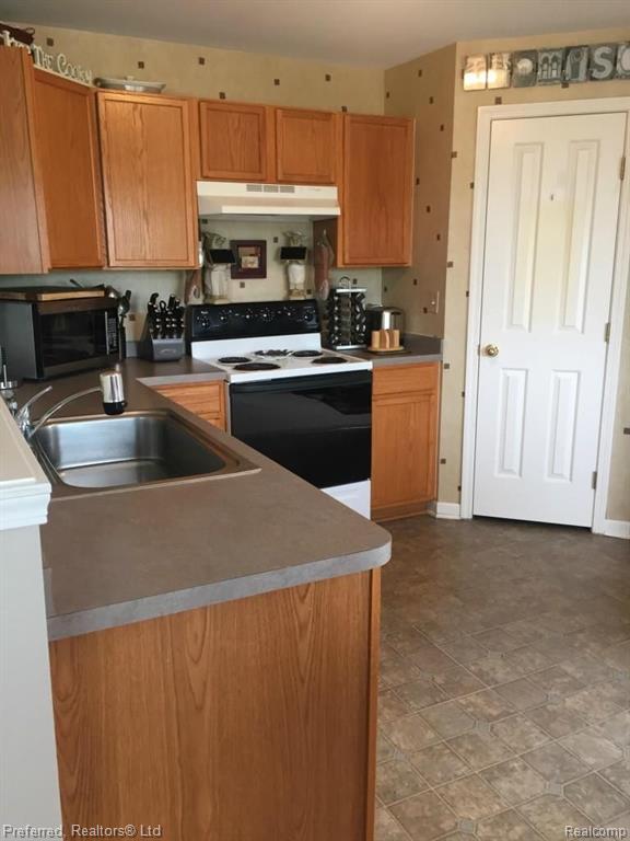 3876 Elizabeth Avenue Canton, MI 48188 - Photo 4 of 33