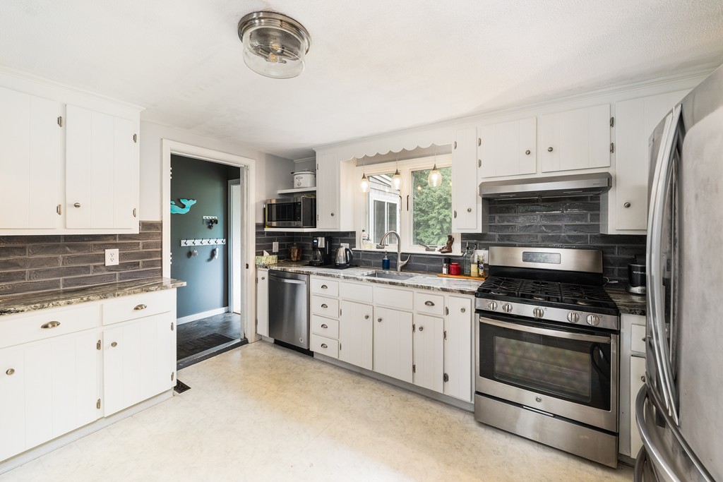 17 Emanuel Road Marshfield, MA 02050 - Photo 3 of 21 Gallery Image 3