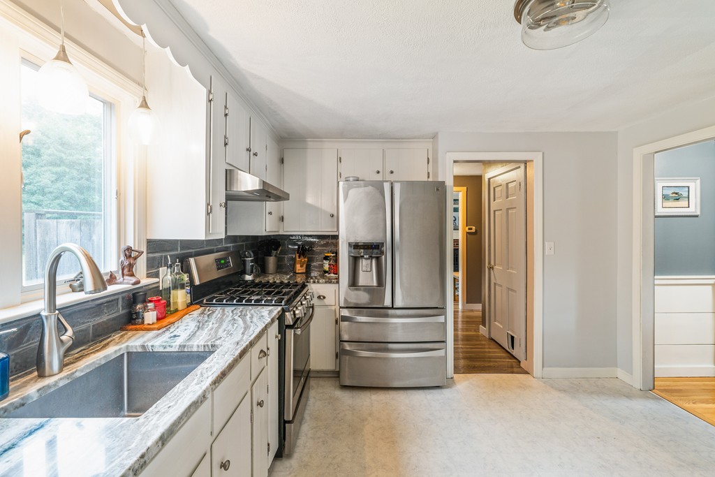 17 Emanuel Road Marshfield, MA 02050 - Photo 4 of 21 Gallery Image 4