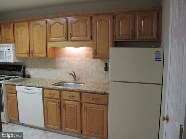 14 Amberly Way Lititz, PA 17543 - Photo 4 of 18 Gallery Image 4