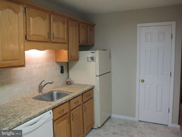 14 Amberly Way Lititz, PA 17543 - Photo 5 of 18 Gallery Image 5