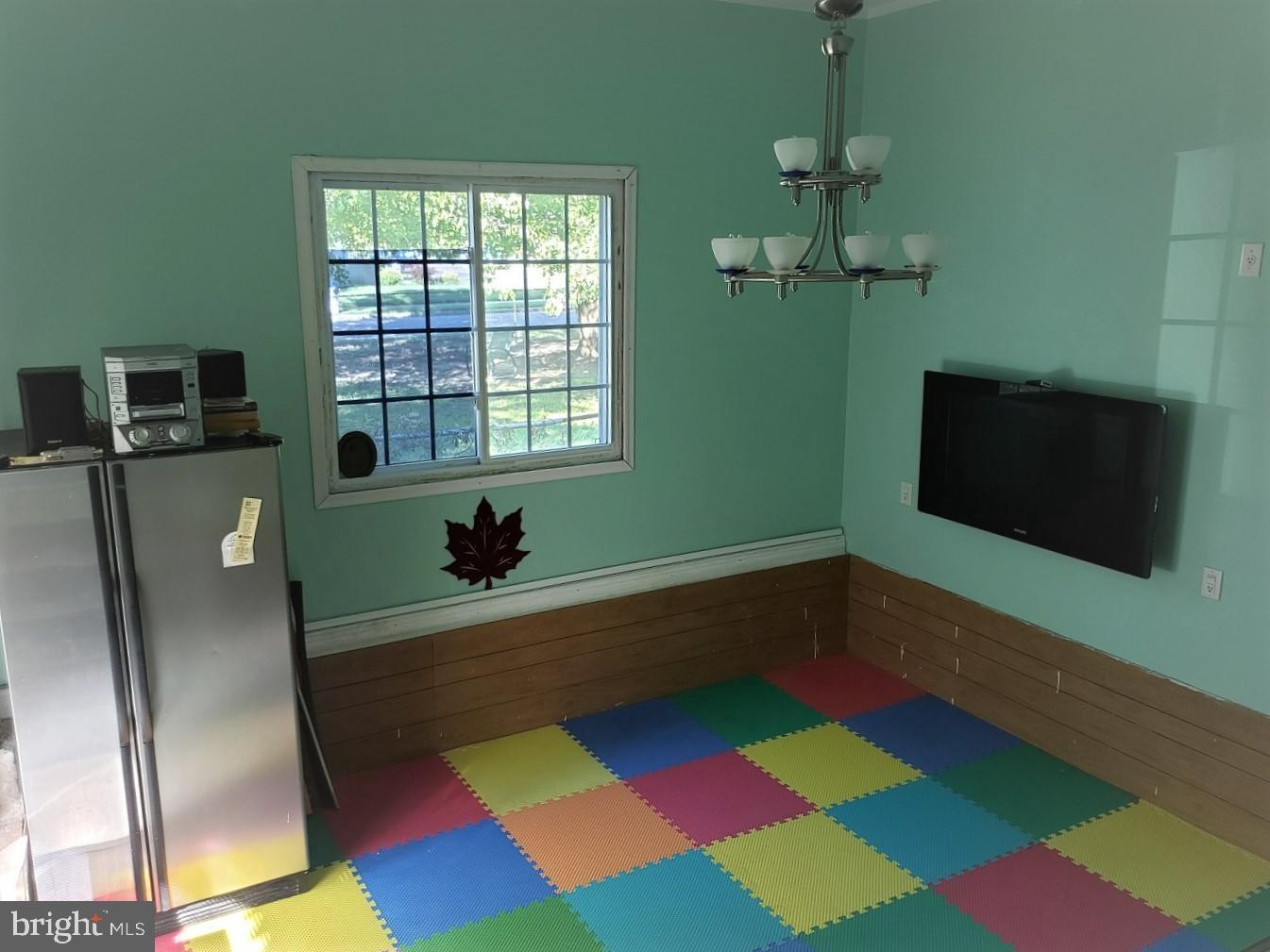 1377 Crown Point Road West Deptford, NJ 08093 - Photo 6 of 10 Family Room