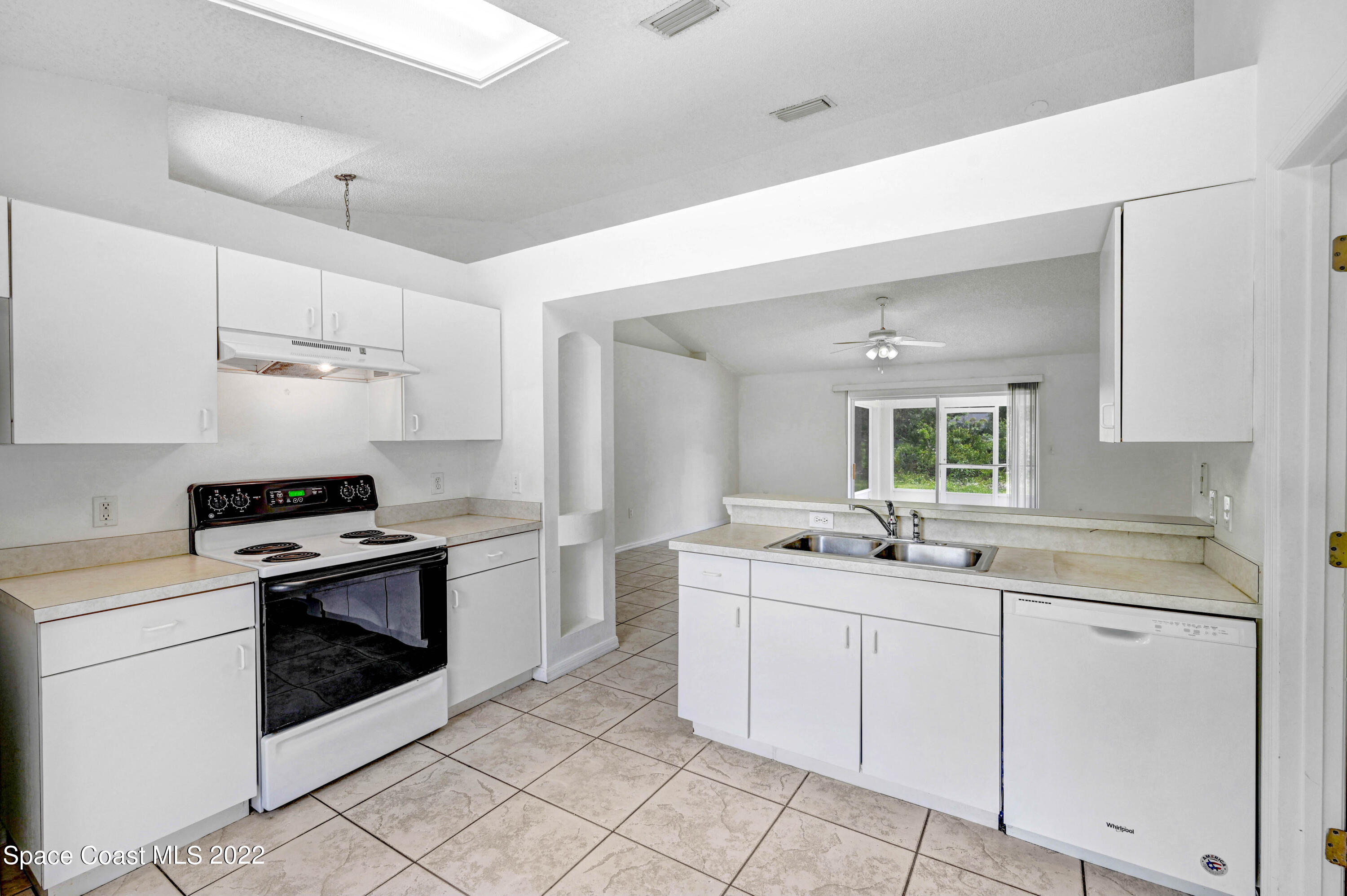 1320 Rascal Street Southeast Palm Bay, FL 32909 - Photo 9 of 27 DSC_3737