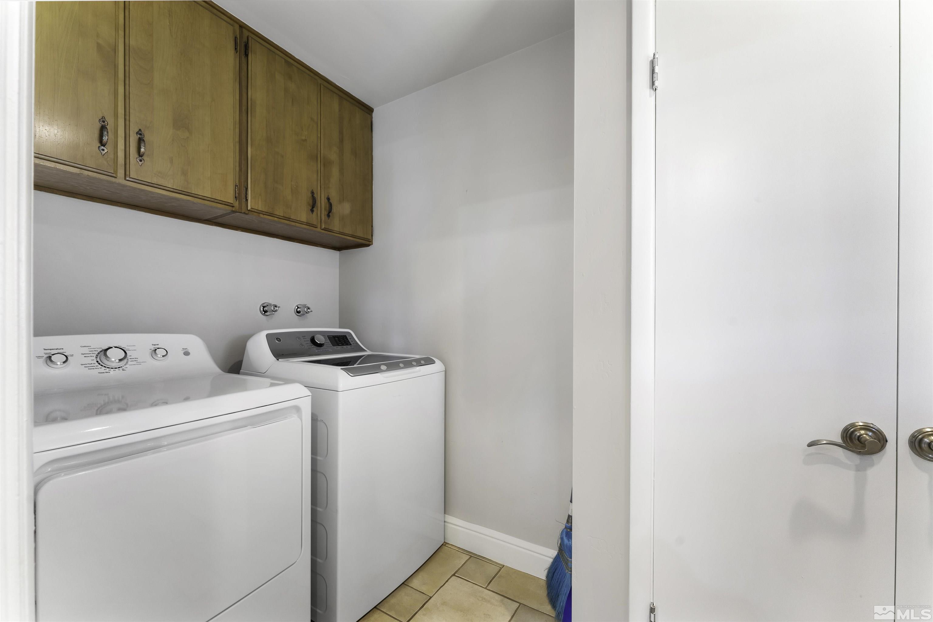 1401 Romero Way Reno, NV 89509 - Photo 15 of 28 a utility room with dryer and washer