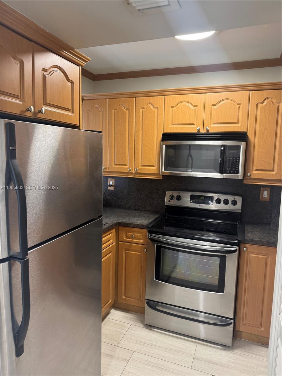 8075 Northwest 7th Street, Unit 403 Miami, FL 33126 - Photo 26 of 41