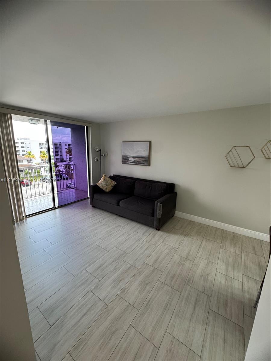 8075 Northwest 7th Street, Unit 403 Miami, FL 33126 - Photo 9 of 41