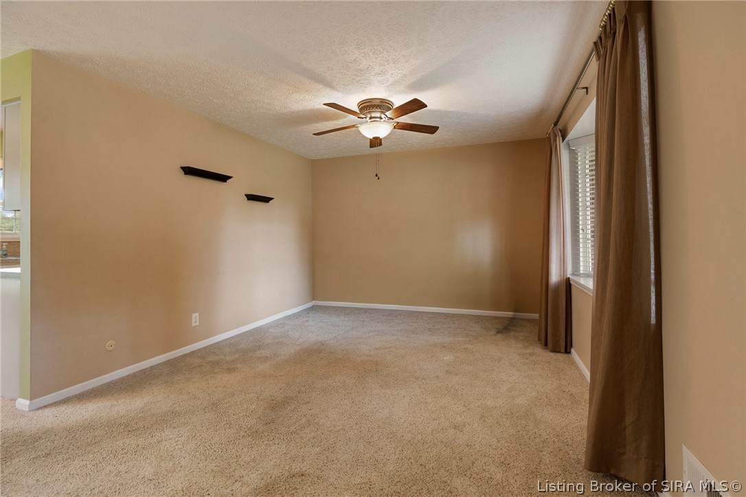 405 Hemlock Road Jeffersonville, IN 47130 - Photo 19 of 48