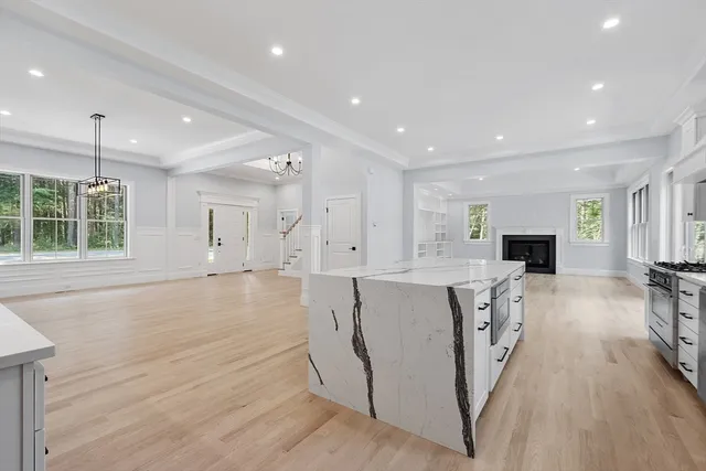 $1,599,900 | 786 Main Street, Hudson, MA 01749