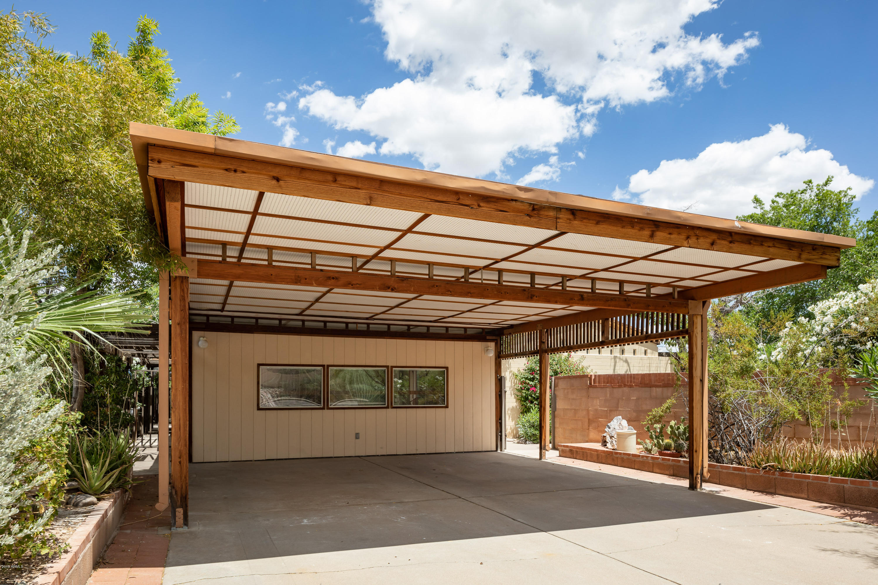 3318 East Mountain View Road Phoenix, AZ 85028 - Photo 3 of 52 RR-5815-web