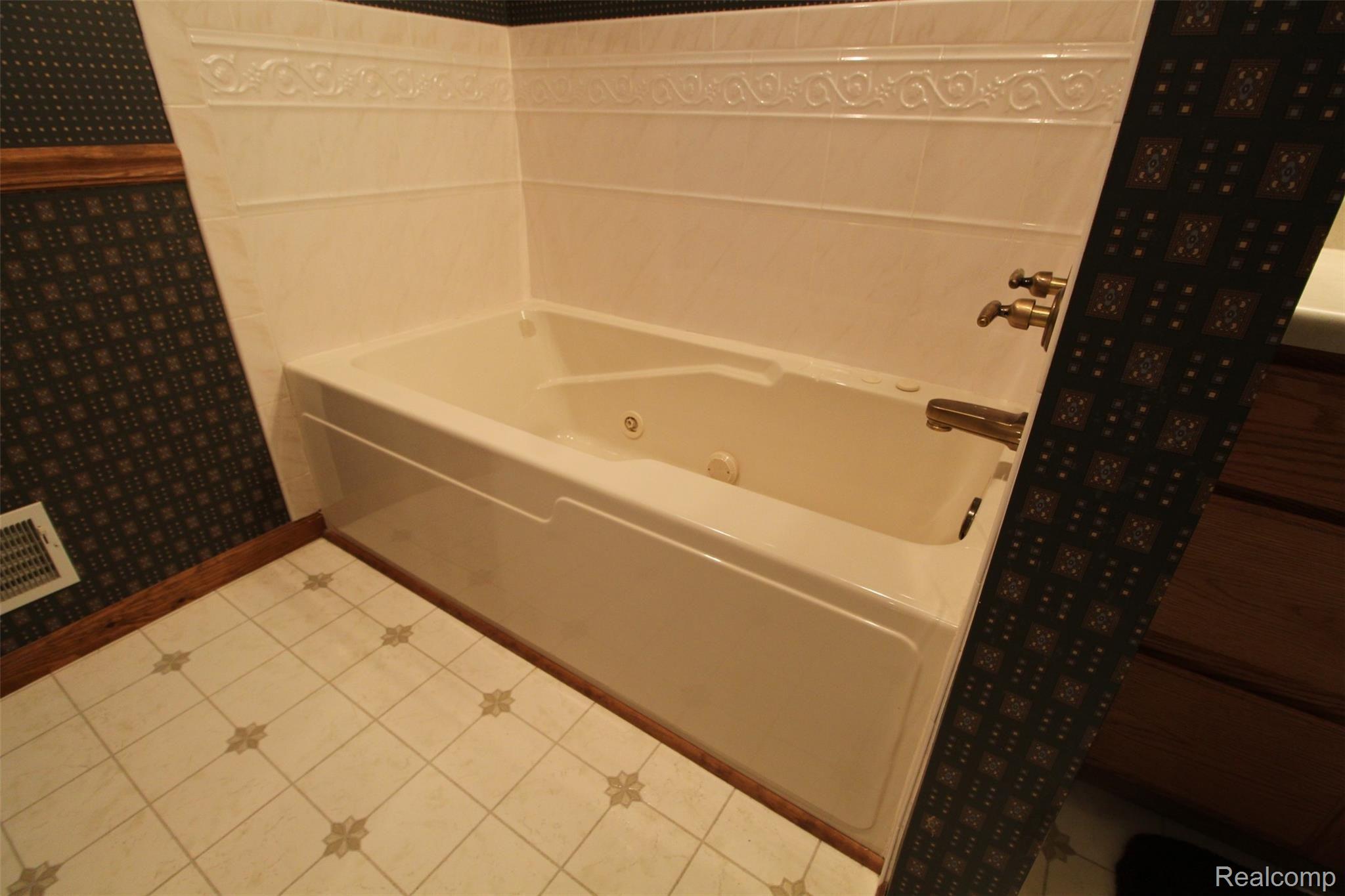 1924 King Road Lapeer, MI 48446 - Photo 22 of 75 IMG_3554.JPG