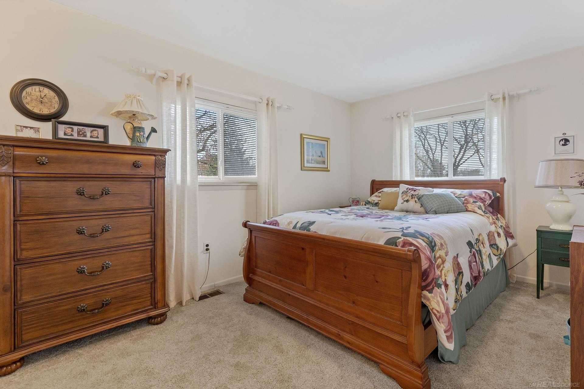 29400 Hickey Road New Baltimore, MI 48051 - Photo 25 of 50 50106851-24.JPG