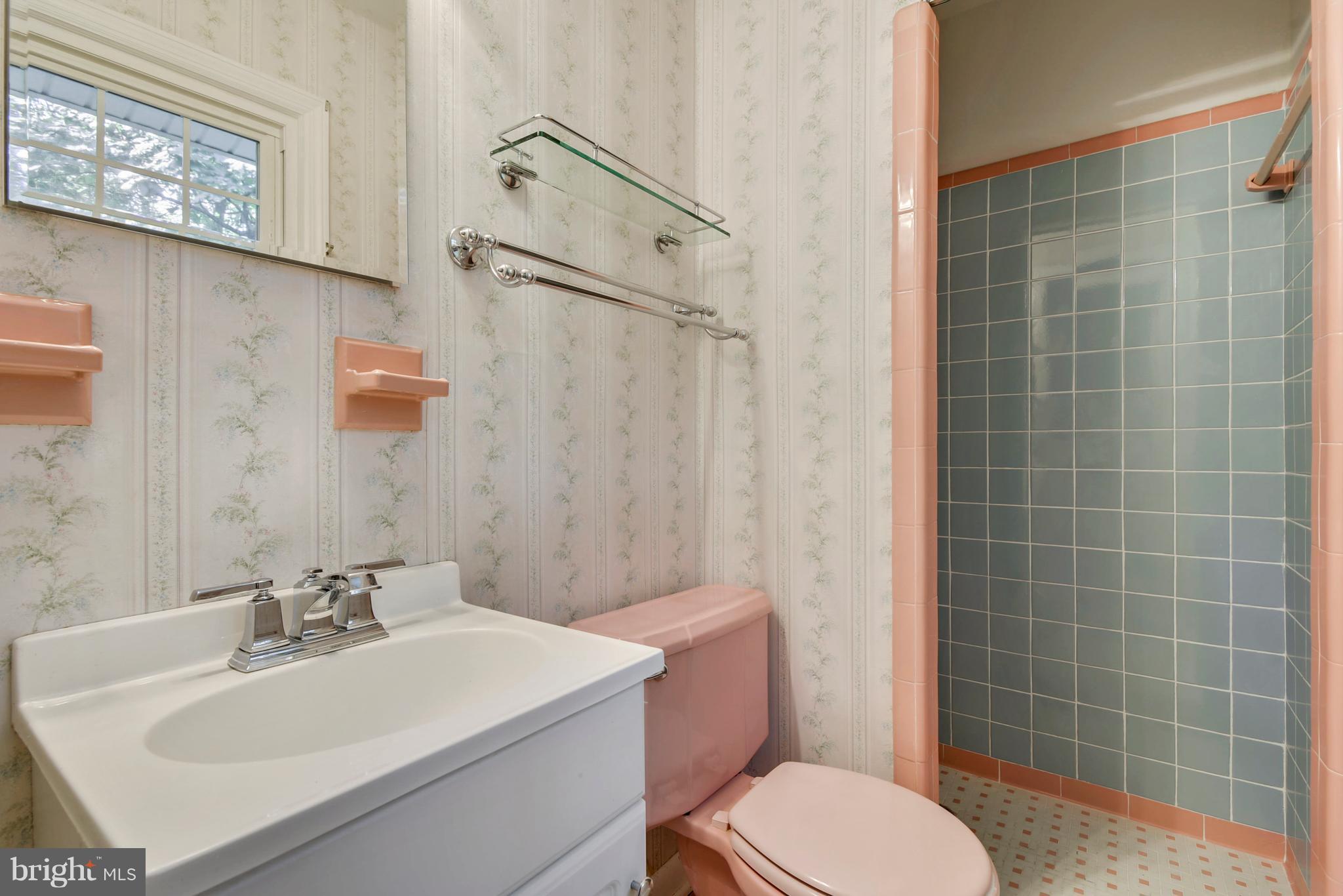 6005 Windham Road Laurel, MD 20707 - Photo 15 of 20 Bath (Master)