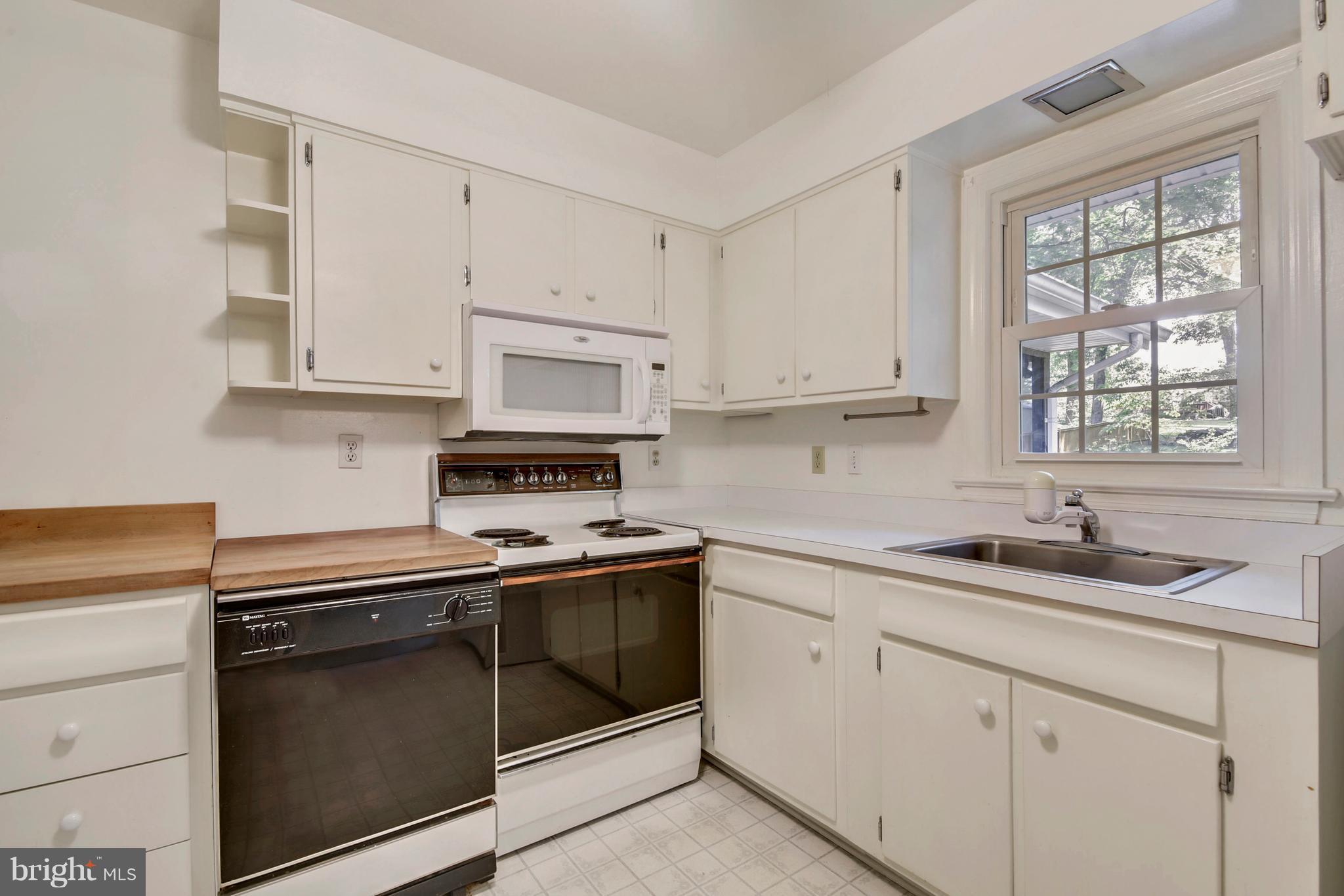 6005 Windham Road Laurel, MD 20707 - Photo 9 of 20 Kitchen