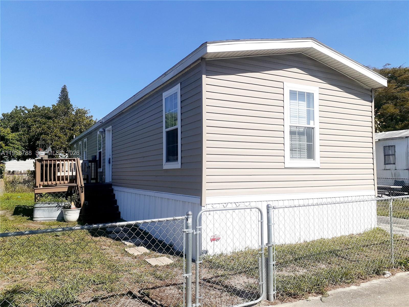 13331 Southwest 7th Place Davie, FL 33325 - Photo 2 of 35