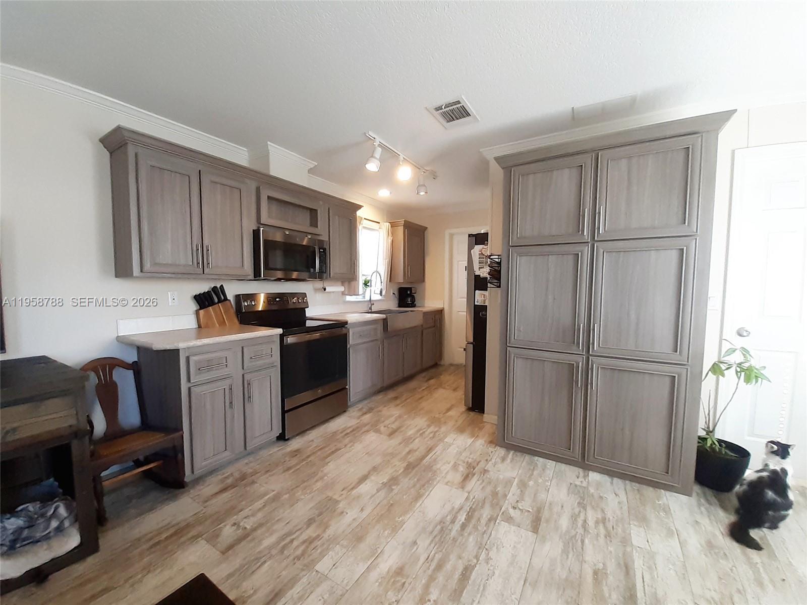 13331 Southwest 7th Place Davie, FL 33325 - Photo 25 of 35