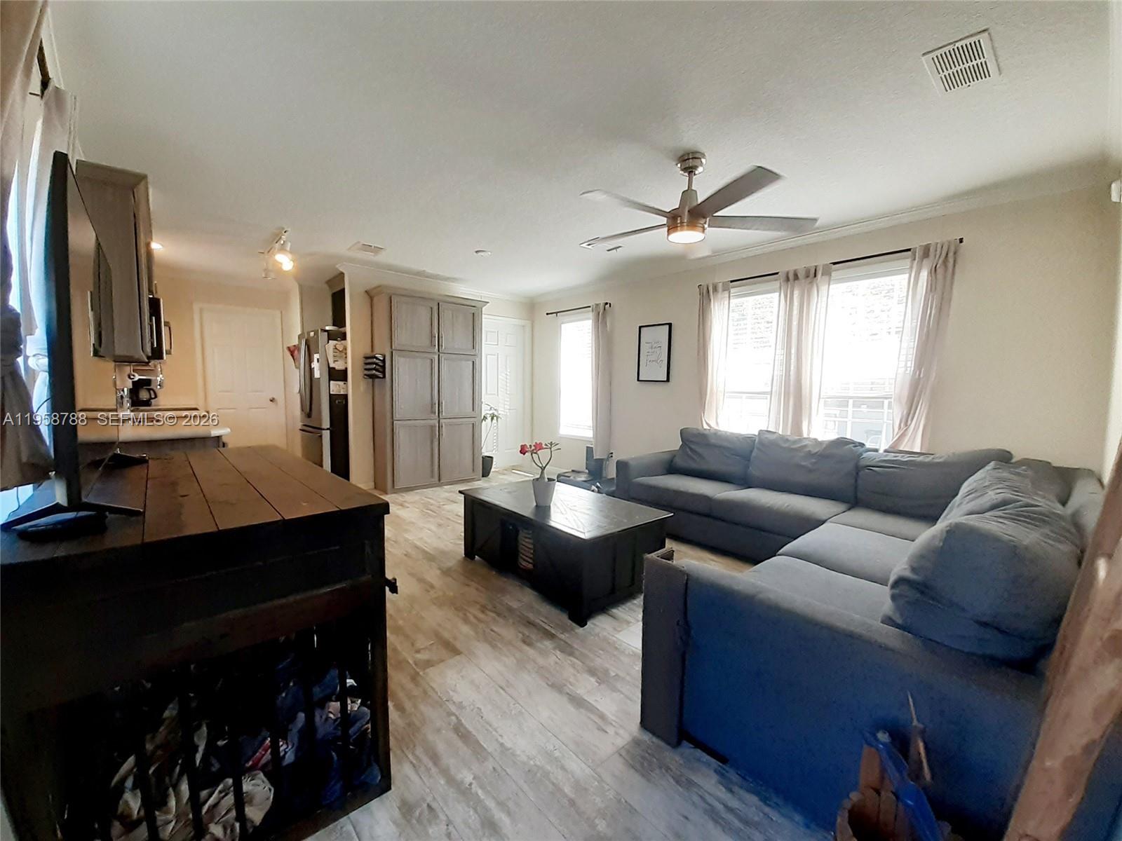 13331 Southwest 7th Place Davie, FL 33325 - Photo 3 of 35