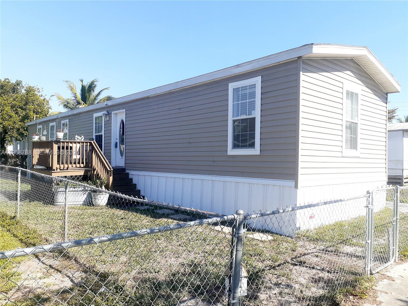 13331 Southwest 7th Place Davie, FL 33325 - Photo 32 of 35