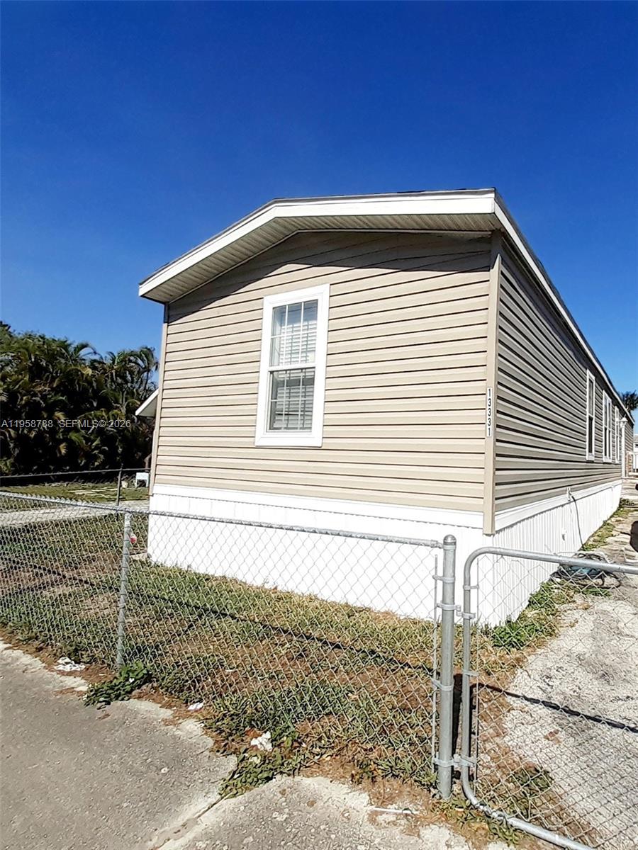 13331 Southwest 7th Place Davie, FL 33325 - Photo 33 of 35