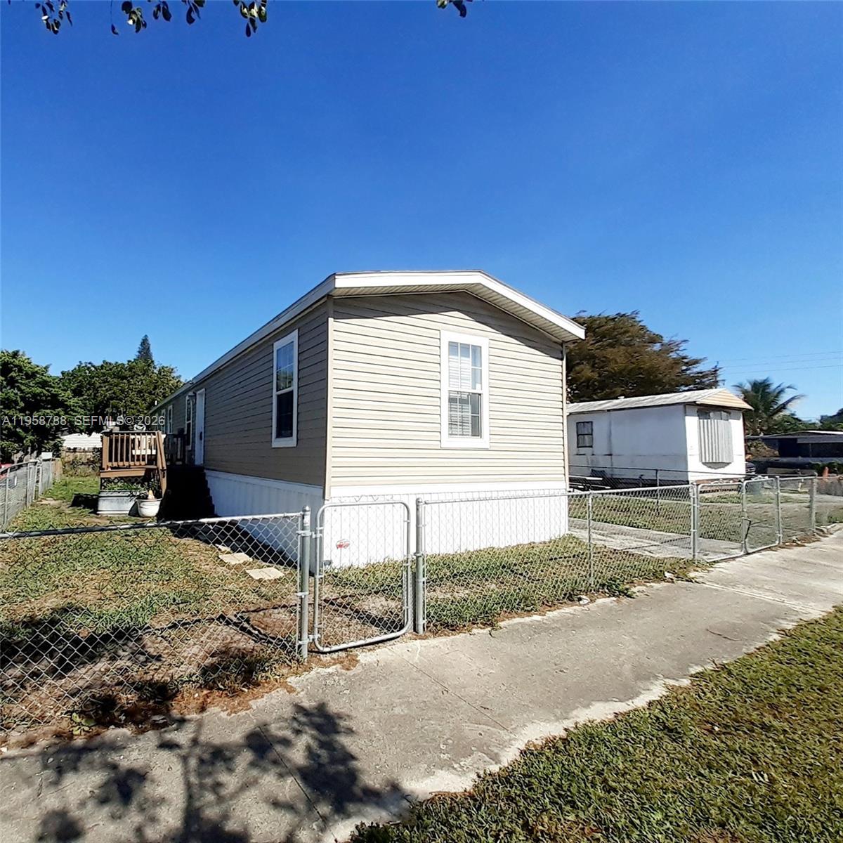13331 Southwest 7th Place Davie, FL 33325 - Photo 34 of 35