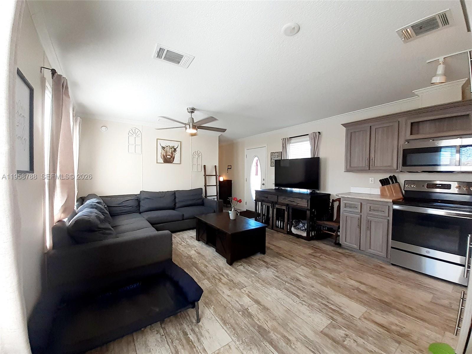 13331 Southwest 7th Place Davie, FL 33325 - Photo 4 of 35