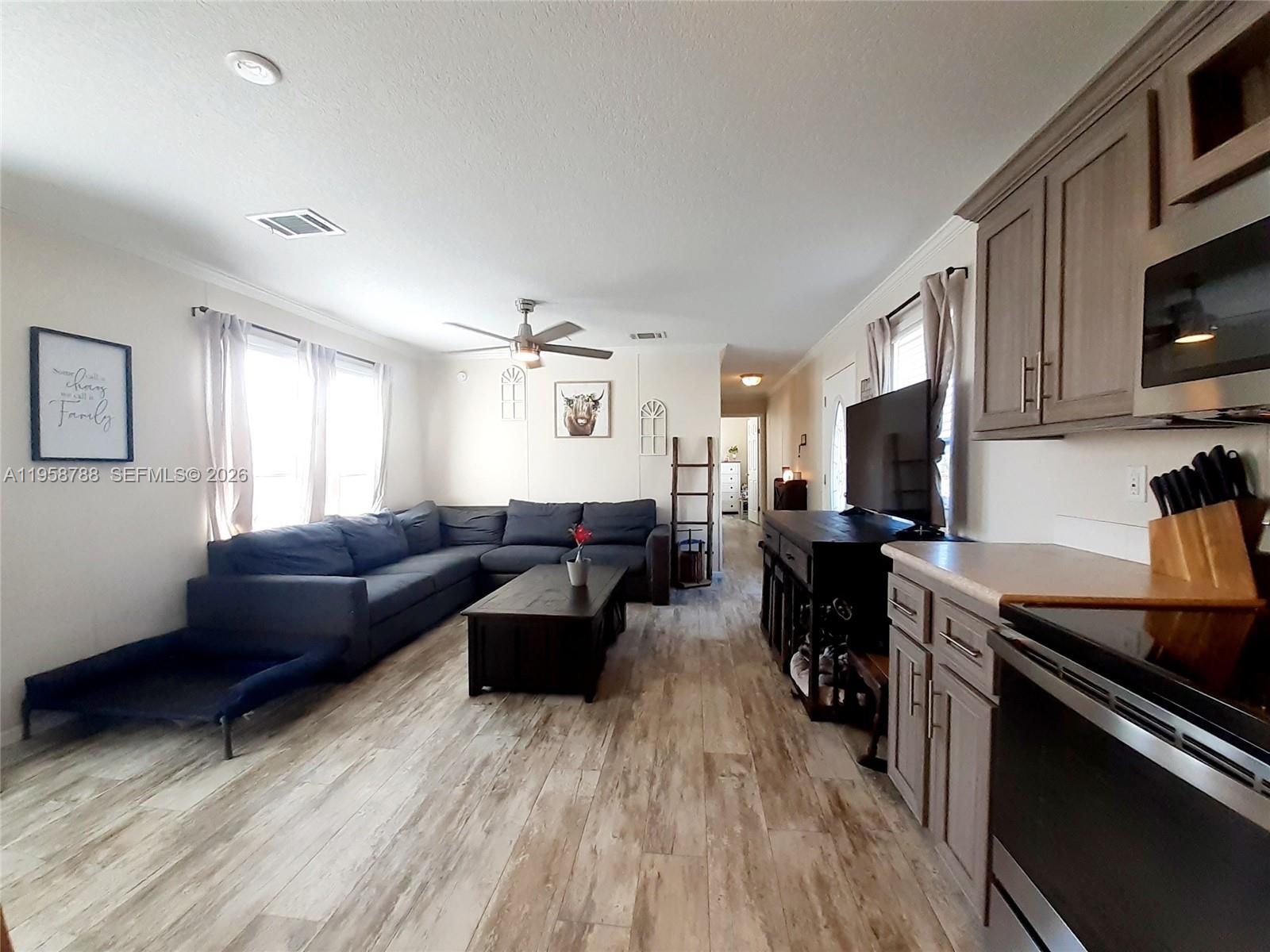 13331 Southwest 7th Place Davie, FL 33325 - Photo 5 of 35