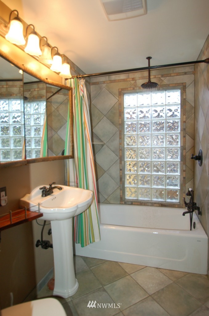 19028 104th Avenue Northeast Bothell, WA 98011 - Photo 13 of 21 Gallery Image 13